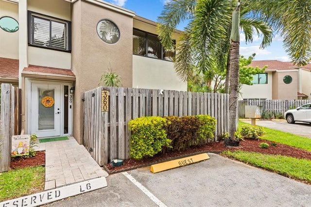 1 of 30 - 360 City View Dr, Fort Lauderdale, FL