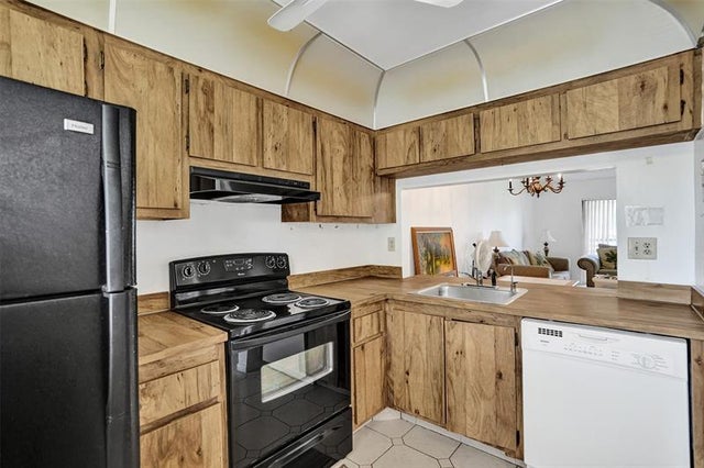 5 of 27 - 10434 Sunrise Lakes Blvd 202, Sunrise, FL
