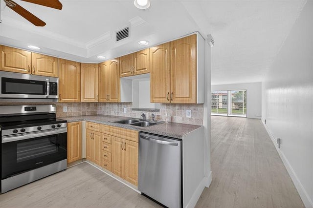 4 of 24 - 2902 Victoria Cir G3, Coconut Creek, FL