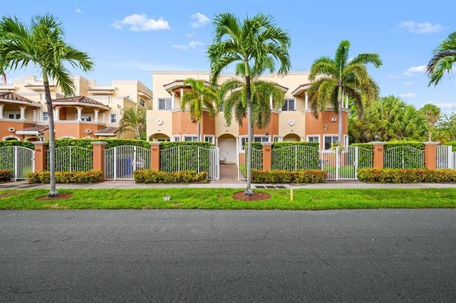 1 of 29 - 919 Ne 17th Way, Fort Lauderdale, FL