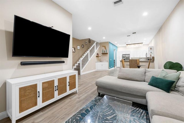 5 of 29 - 919 Ne 17th Way, Fort Lauderdale, FL