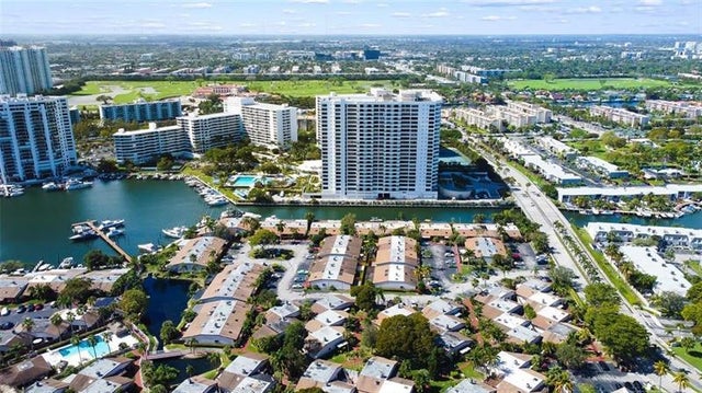 3 of 10 - 419 Leslie Dr 419, Hallandale, FL