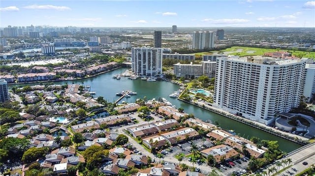 4 of 10 - 419 Leslie Dr 419, Hallandale, FL