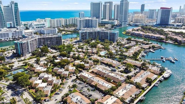 5 of 10 - 419 Leslie Dr 419, Hallandale, FL