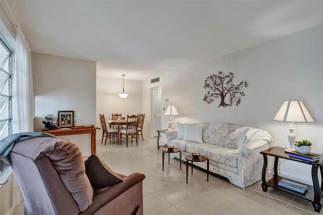4 of 21 - 1300 N 12th Ct 4b, Hollywood, FL