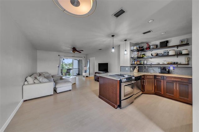 4 of 33 - 1535 Se 15th St 305, Fort Lauderdale, FL