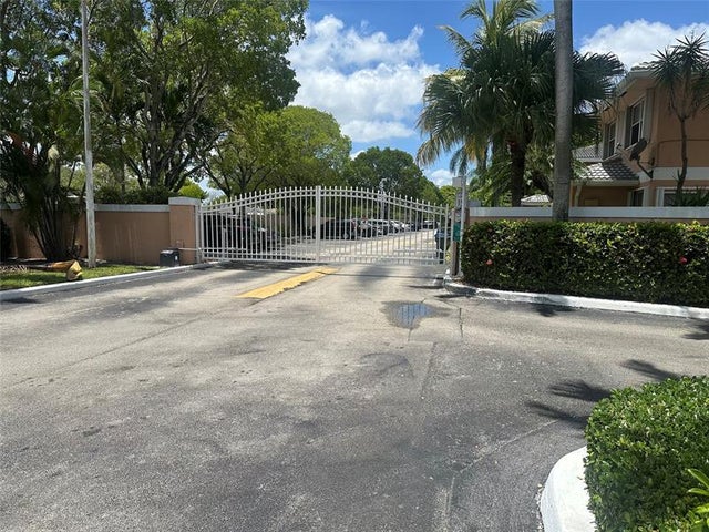 1 of 12 - 3263 Nw 44th St 6, Fort Lauderdale, FL