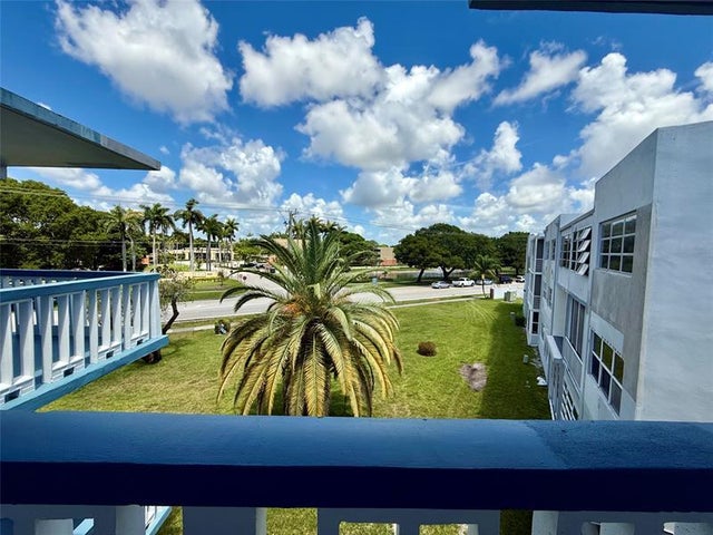 2 of 49 - 2300 Park Ln 311, Hollywood, FL