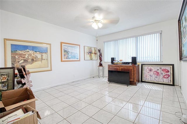 3 of 49 - 2300 Park Ln 311, Hollywood, FL