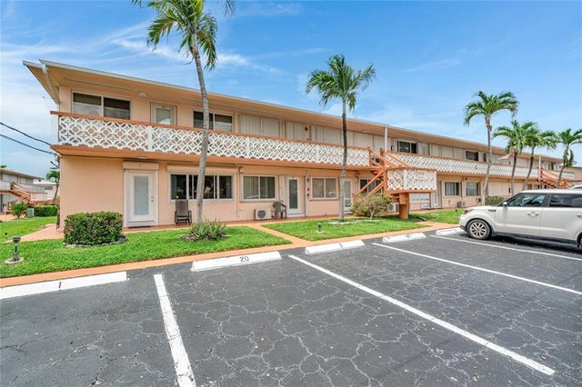 2 of 15 - 1050 Sw 11th St 1l, Hallandale, FL