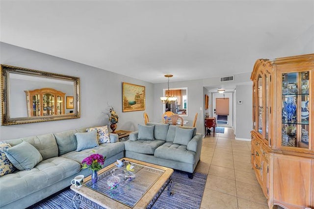 5 of 57 - 9261 Sunrise Lakes Blvd 309, Sunrise, FL