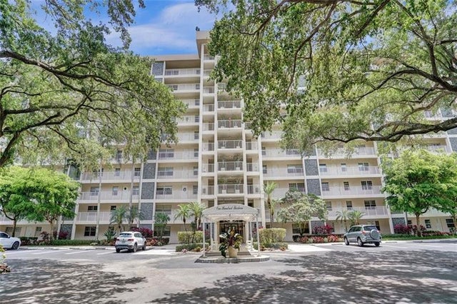 1 of 41 - 3520 Oaks Way 204, Pompano Beach, FL