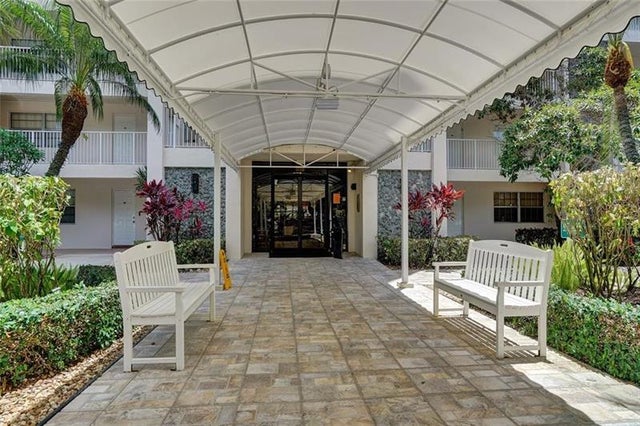 2 of 41 - 3520 Oaks Way 204, Pompano Beach, FL