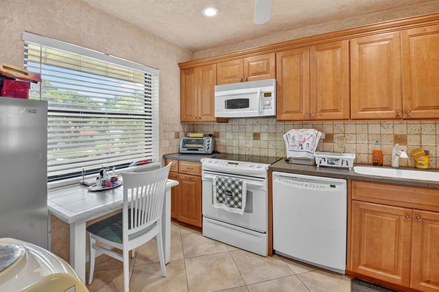 5 of 47 - 21669 Tall Palm Cir 1b, Boca Raton, FL