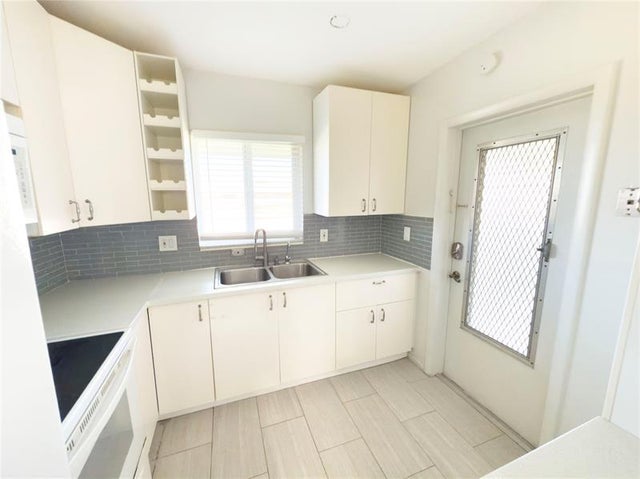 2 of 24 - 5300 Washington St D303, Hollywood, FL