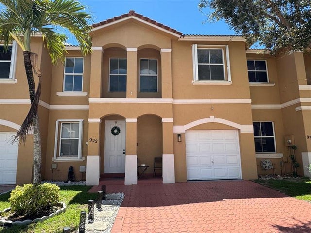 1 of 21 - 922 Nw 134th Ave, Pembroke Pines, FL
