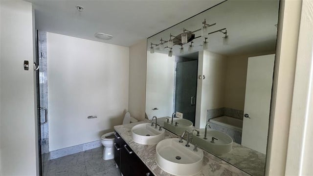 3 of 10 - 253 Ne 2nd Street 3208, Miami, FL