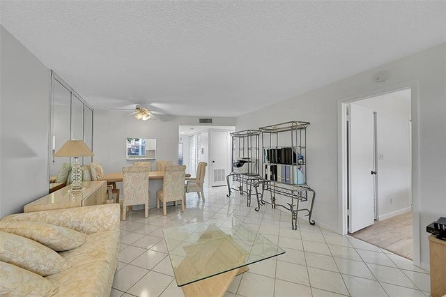 5 of 49 - 9480 Sunrise Lakes Blvd 111, Sunrise, FL