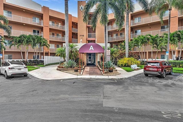 2 of 73 - 7715 Yardley Dr 104, Fort Lauderdale, FL