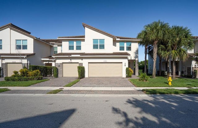 1 of 44 - 4350 Veleiros Ave, Deerfield Beach, FL