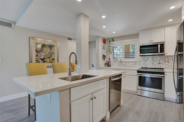 5 of 40 - 930 Sw 9th Street Cir 104, Boca Raton, FL