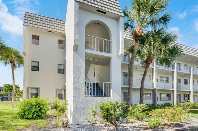 5 of 19 - 8510 Sunrise Lakes Blvd 208, Sunrise, FL
