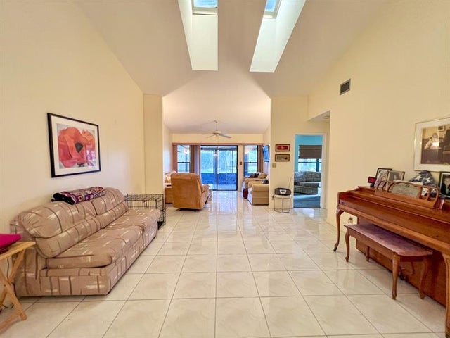 4 of 51 - 10714 Beach Palm Ct B, Boynton Beach, FL