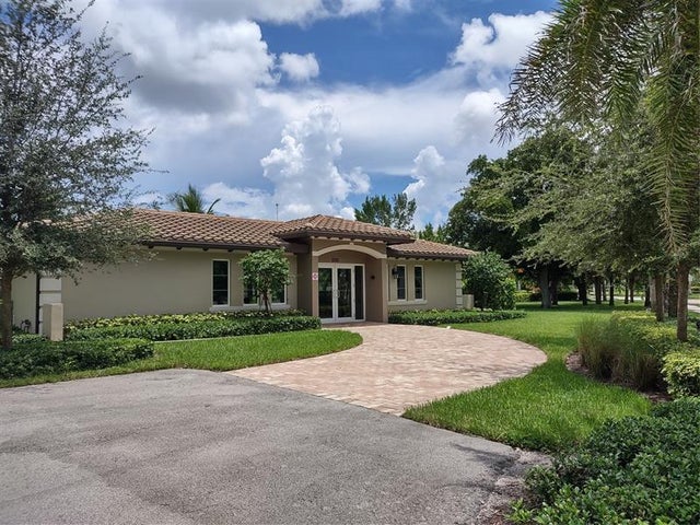 2 of 64 - 4200 Hillcrest Drive 405, Hollywood, FL