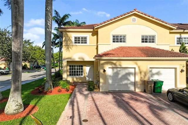 1 of 40 - 4224 W Stonecreek Cr 4224, Davie, FL