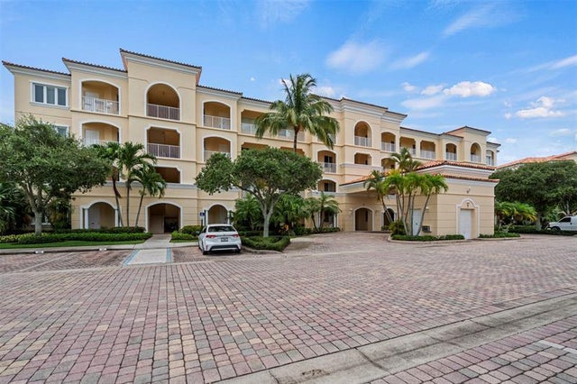 2 of 50 - 7 Harbour Isle Dr Ph04, Fort Pierce, FL
