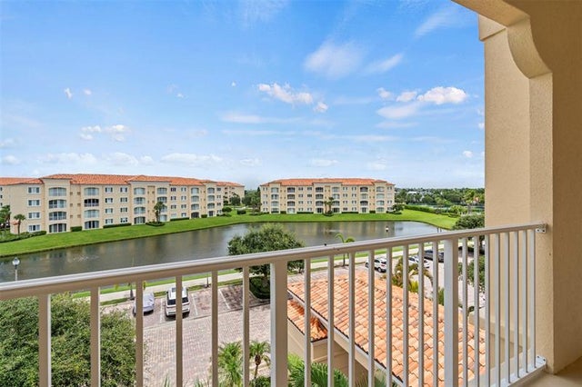 3 of 50 - 7 Harbour Isle Dr Ph04, Fort Pierce, FL