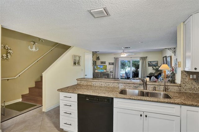 4 of 38 - 2563 Ne 15th St 2563, Pompano Beach, FL