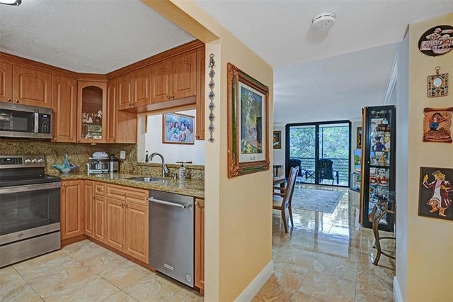 5 of 49 - 1101 Colony Point Cir 403, Pembroke Pines, FL