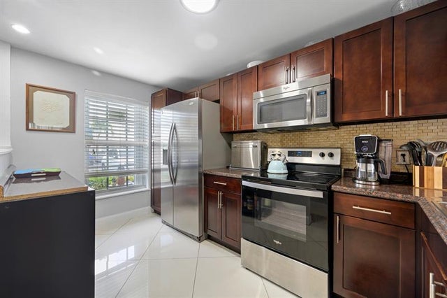 5 of 48 - 4923 Sw 31st Ter 4923, Dania, FL