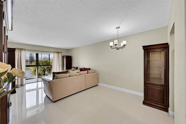 4 of 32 - 2931 Sunrise Lakes Dr 301, Sunrise, FL