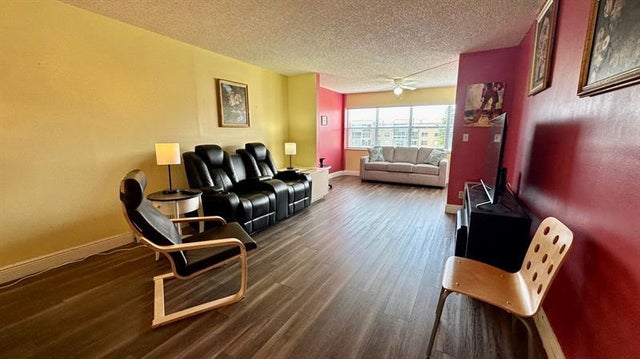 3 of 25 - 9540 Sunrise Lakes Blvd 206, Sunrise, FL