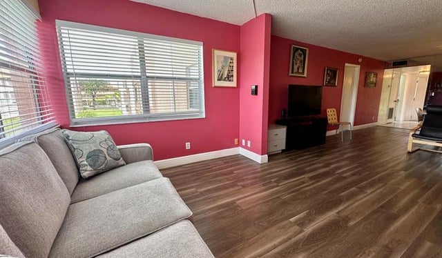 5 of 25 - 9540 Sunrise Lakes Blvd 206, Sunrise, FL
