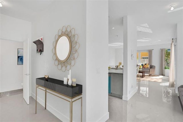 2 of 28 - 815 Ne 17th Ave 5, Fort Lauderdale, FL