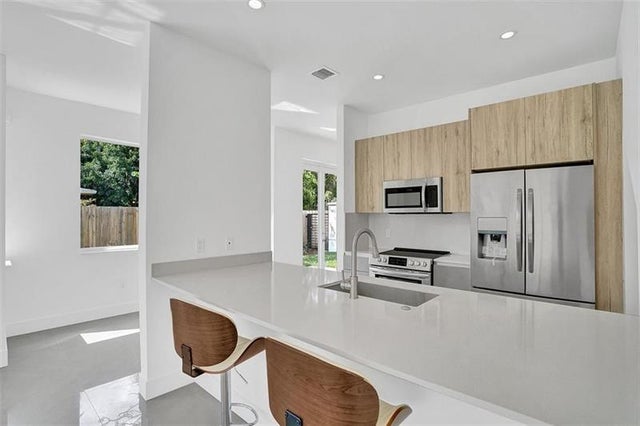 3 of 28 - 815 Ne 17th Ave 5, Fort Lauderdale, FL