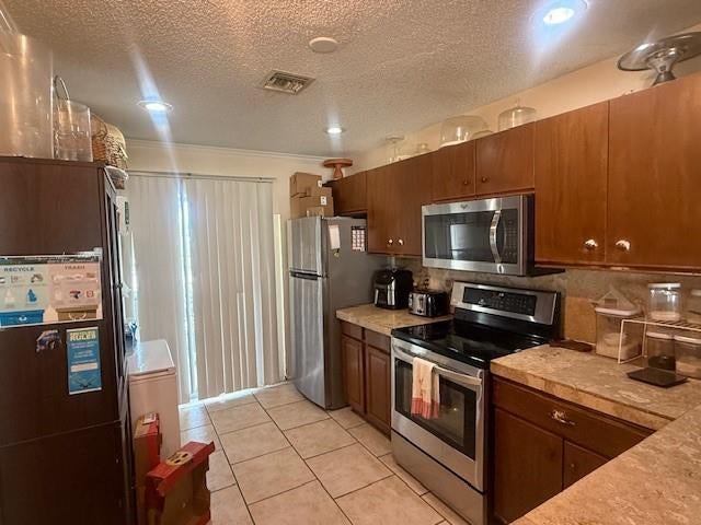 1 of 25 - 795 Crystal Lake Dr 795, Deerfield Beach, FL