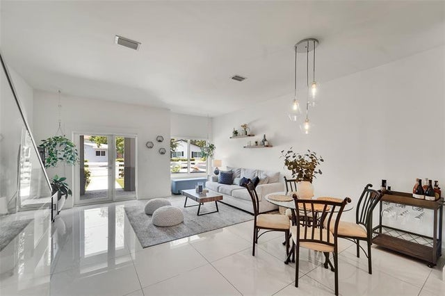 3 of 37 - 1484 Ne 34th St 1484, Oakland Park, FL