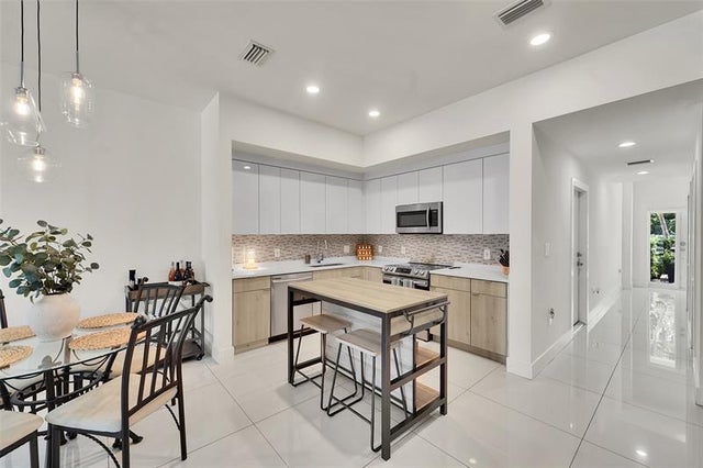 5 of 37 - 1484 Ne 34th St 1484, Oakland Park, FL