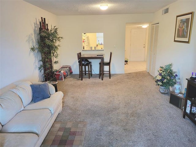 5 of 14 - 2800 Somerset 312, Lauderdale Lakes, FL
