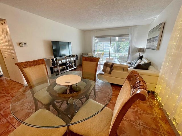 4 of 38 - 5071 W Oakland Park Blvd 211, Lauderdale Lakes, FL