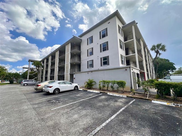 3 of 46 - 4899 Nw 26th Ct 452, Lauderdale Lakes, FL