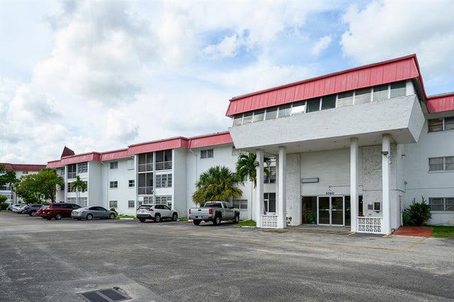 2 of 9 - 2060 Nw 48th Ter 101, Lauderhill, FL