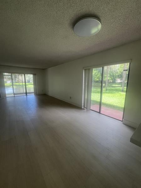 4 of 5 - 235 Lakeview Dr 104, Weston, FL