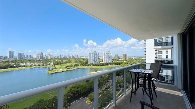 2 of 41 - 3675 N Country Club Dr 2007, Miami, FL
