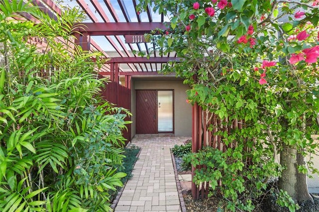 1 of 39 - 1111 Windward Dr, Pembroke Pines, FL