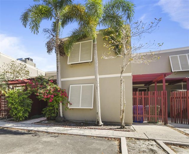 2 of 39 - 1111 Windward Dr, Pembroke Pines, FL